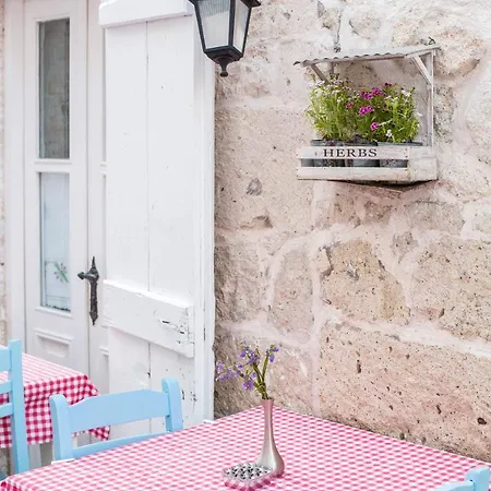 Atli Han Alacati Bed & Breakfast Çeşme
